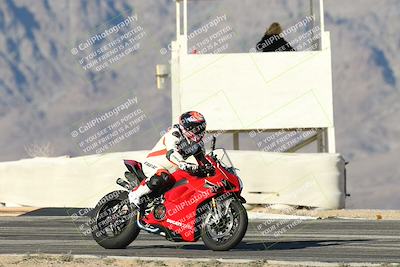 media/Dec-01-2025-Moto Forza (Mon) [[2daa91e15f]]/3-Beginner Group/Session 4 Turn 9/